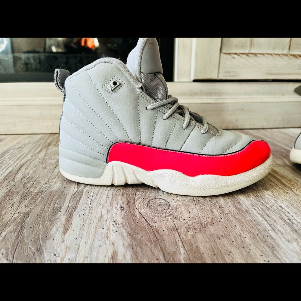 Size 3 kids AIR JORDAN 12 GS
"Racer Pink"